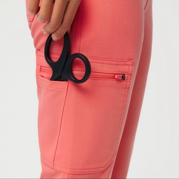 Figs Coral scrub set - Picture 2 of 9